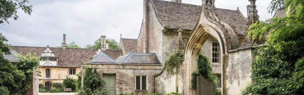 rustic picture of grounds at leeds woodlands hotel